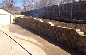 Block retaining wall